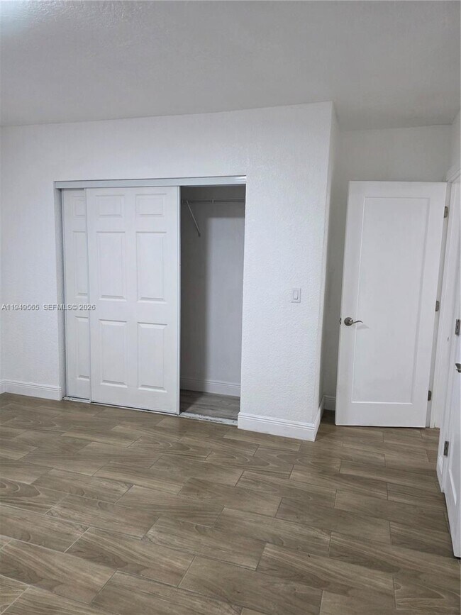 Building Photo - 1191 W 53rd Terrace