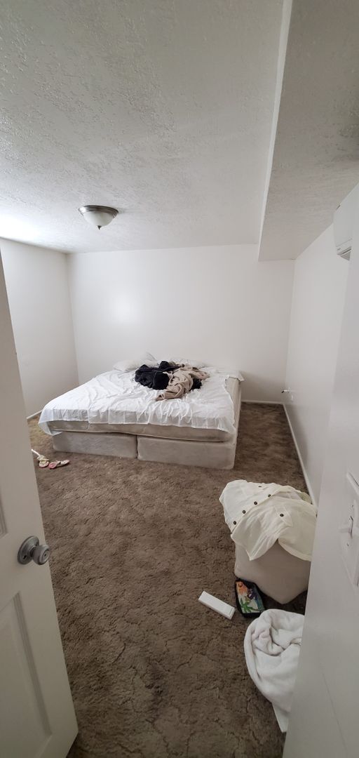 Building Photo - Contract Sale! 1 bed, 1 bath apartment south of BYU