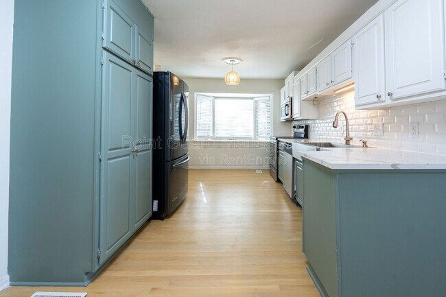 Building Photo - 6002 E 8th St N