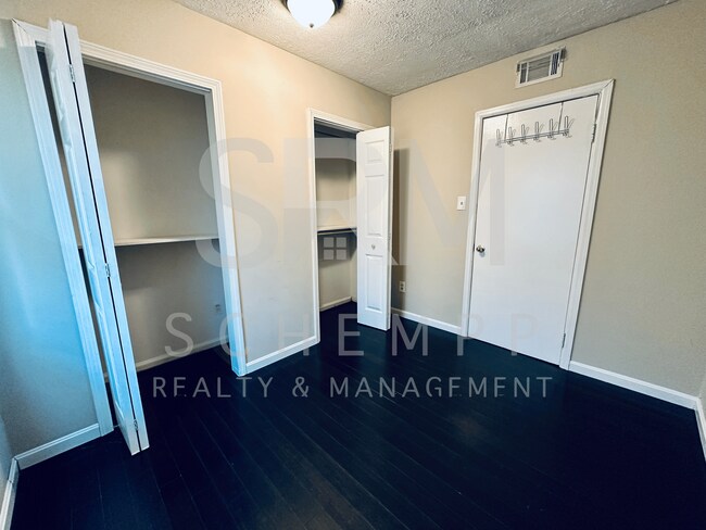 Building Photo - Modern 3BR/1BA house off Goldsmith Lane now available!