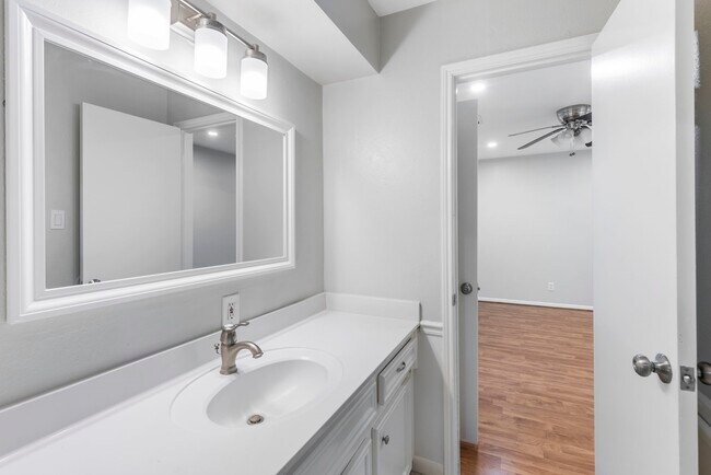 Building Photo - 4010 Briar St