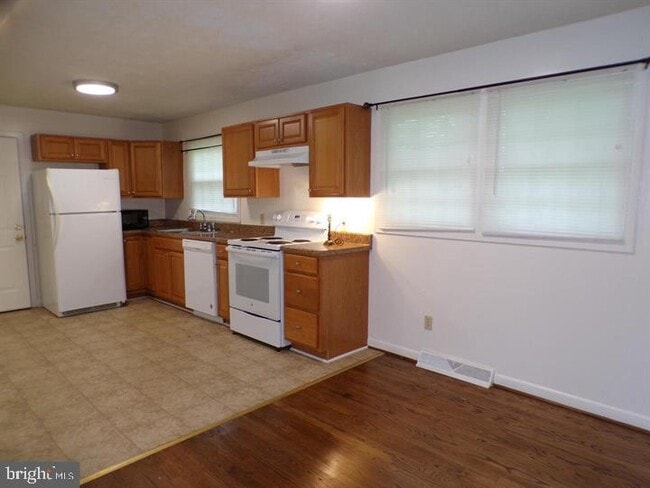 Building Photo - 111 Walnut Dr