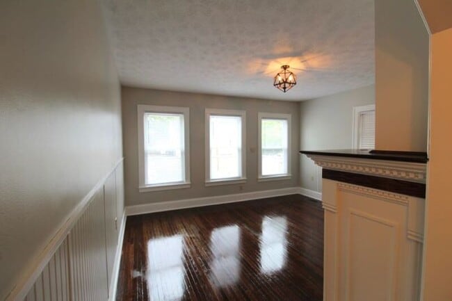 Building Photo - 3 Shenandoah Ave