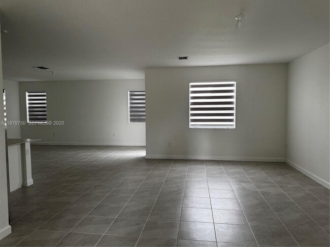 Building Photo - 2954 SE 23rd Ave