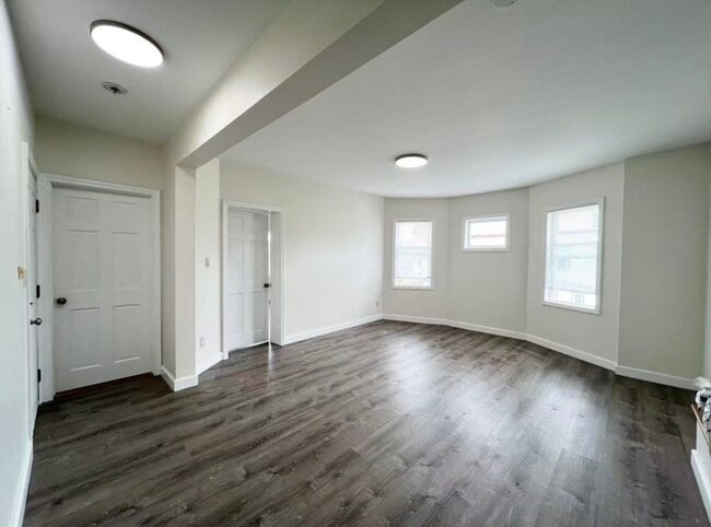 Building Photo - 539 Washington St