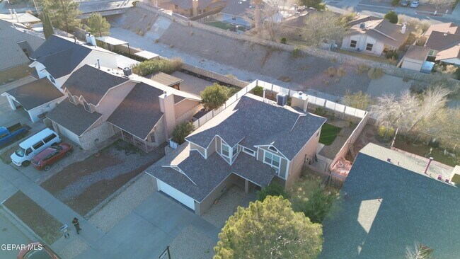 Building Photo - 617 Colchester Dr