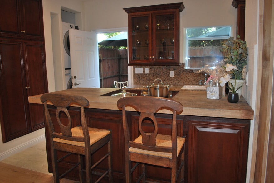 Building Photo - 20141 Orchid St