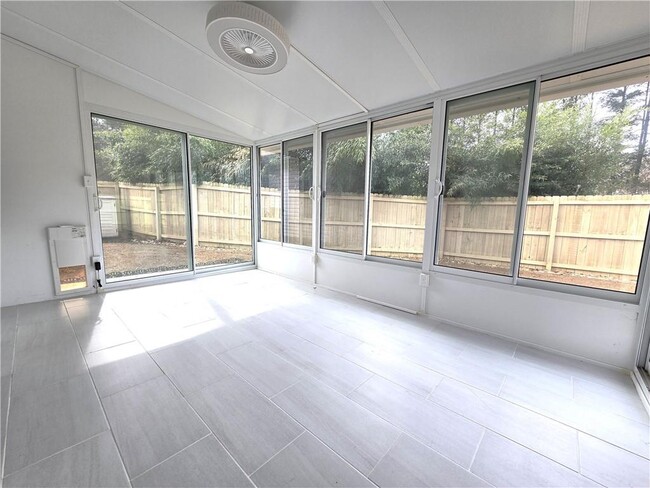 Building Photo - 4060 Crescent Walk Ln NE