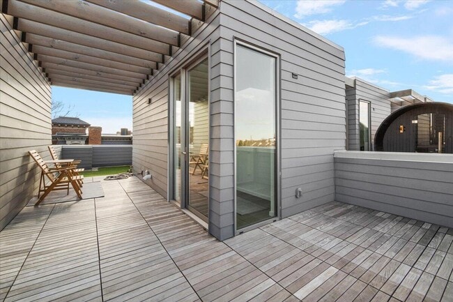 Building Photo - 3105 Brush St