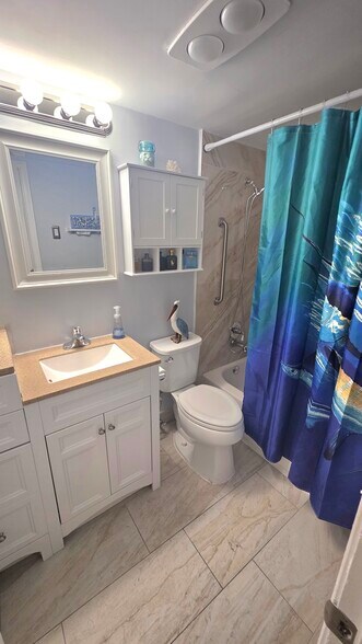 Building Photo - 4143 N Ocean Blvd