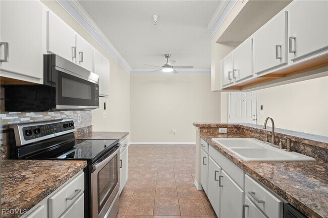 Building Photo - 11511 Villa Grand