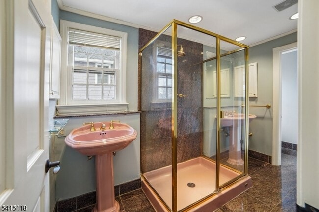 Building Photo - 10 Great Hills Terrace