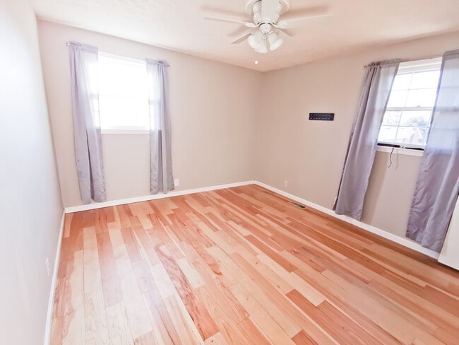 Building Photo - 105 Raindrop Ln