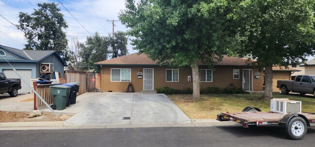 Building Photo - 718 S Jacob St