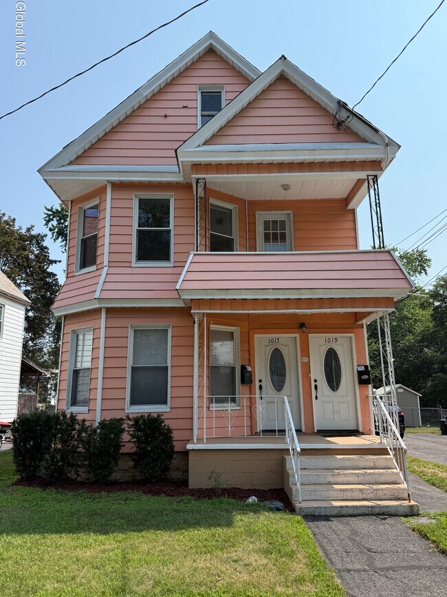 Primary Photo - 1017 Hegeman St