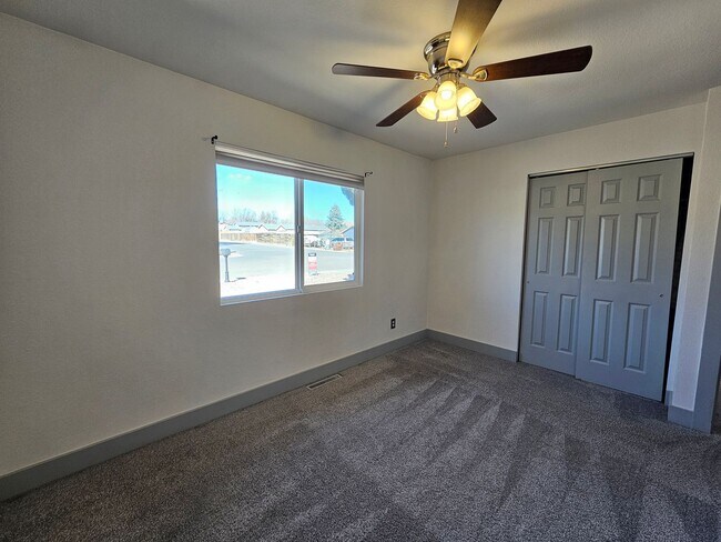 Building Photo - Comfortable 4 bed, 2 bath home in 80906!