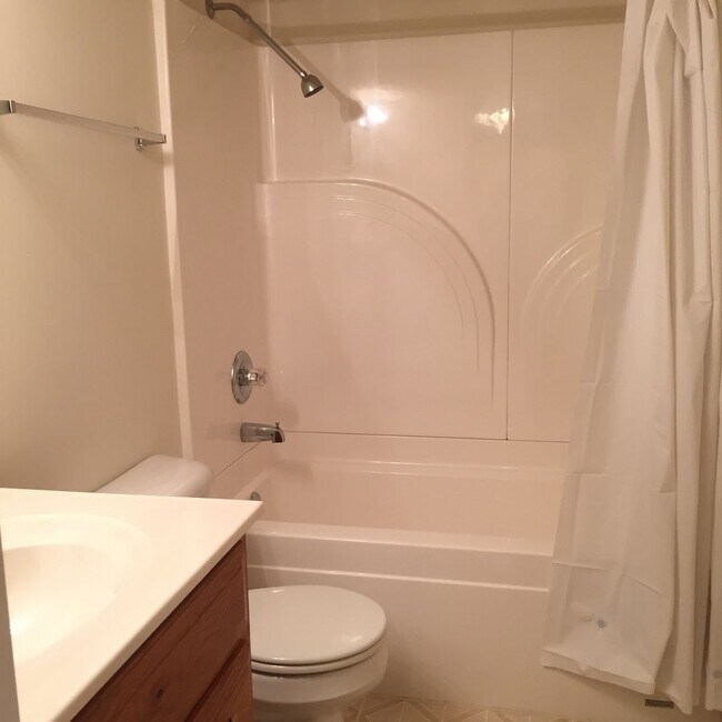 Building Photo - 2320 Willows Ct