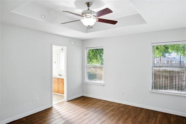 Building Photo - 706 Silver Cliff Ln