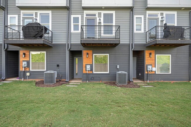 Building Photo - Like New Townhome Ready for Immediate Move-In!!! Bryant Park in West End