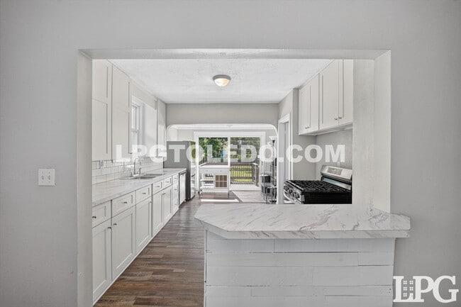 Building Photo - 544 Woodsdale Ave