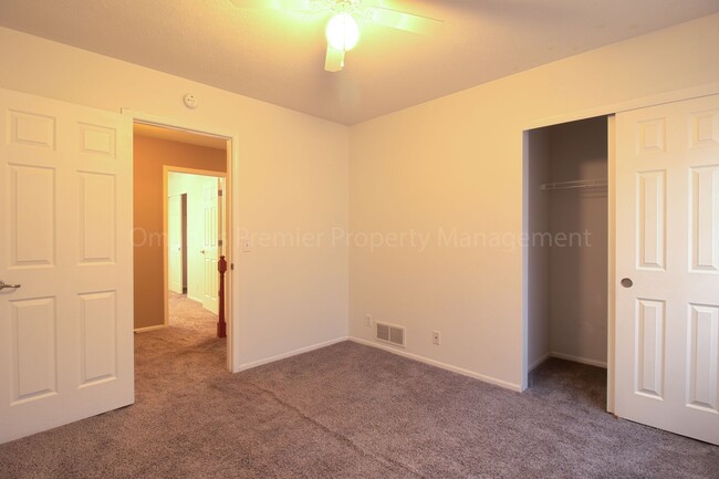 Building Photo - $1,022.50 Off Deposit! Pet Friendly, Spaci...