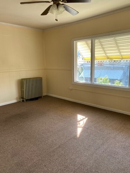 Living room - 550 Washington Ave