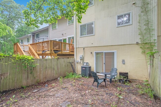 Building Photo - Renovated 4BR/3.5BA Townhome in Stafford –...
