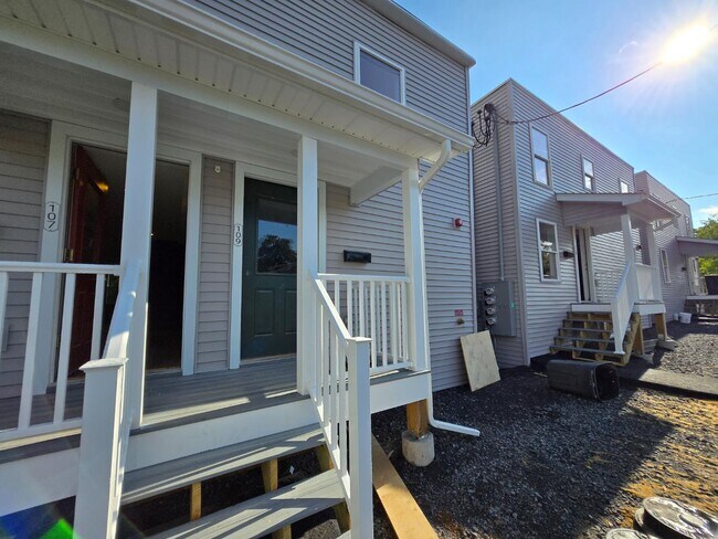 Primary Photo - 109 2nd St