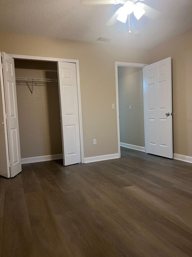Building Photo - 2/2 first floor unit in Village Townhomes ...