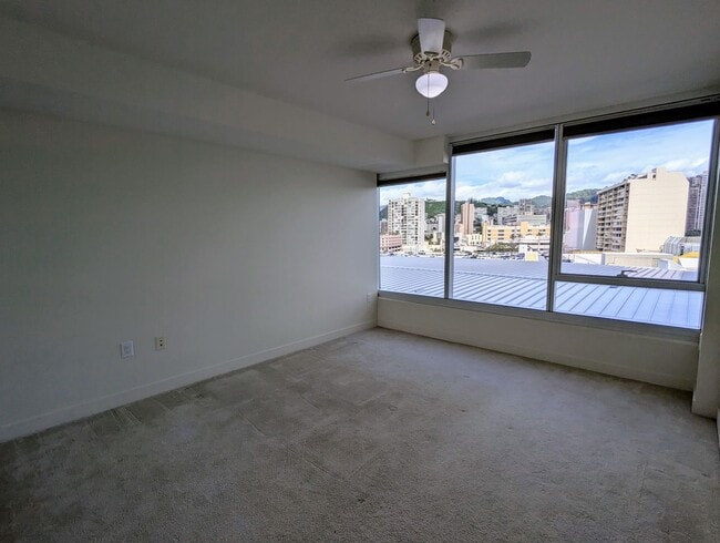 Building Photo - Symphony 2 Bed, 2 Bath, 1 Parking, Mountain views in Kakaako