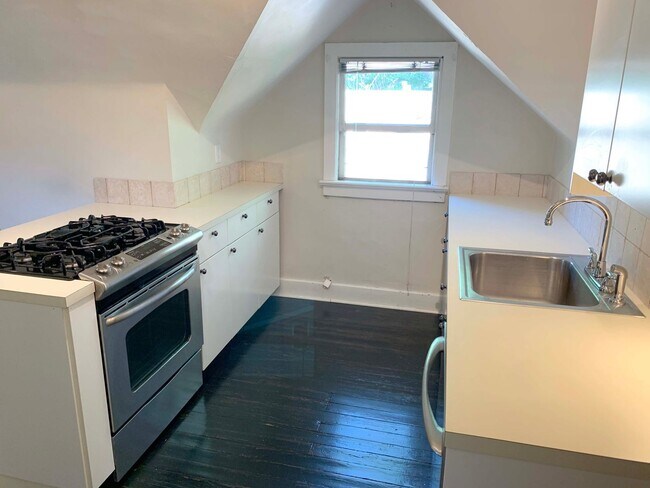 Building Photo - 318-320 W Myrtle