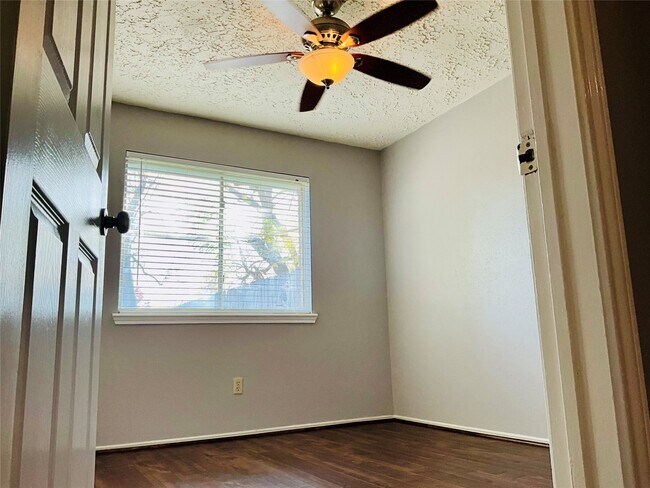 Building Photo - 11827 Moss Branch Rd