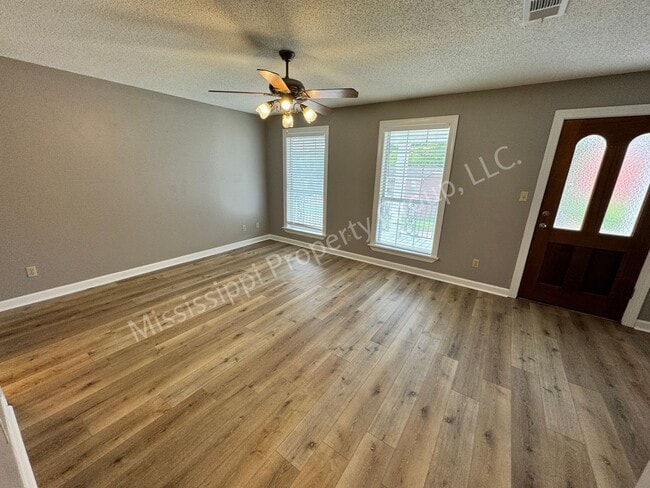 Building Photo - 402 Saddle Creek Dr