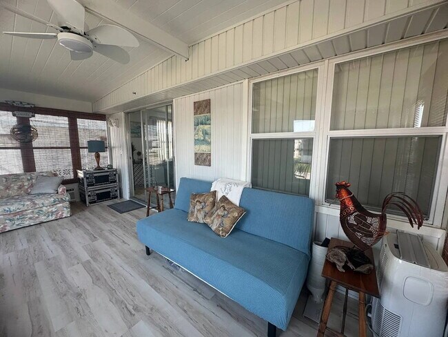 Building Photo - "Charming 2-Bed, 2-Bath Retreat in Nokomis!"