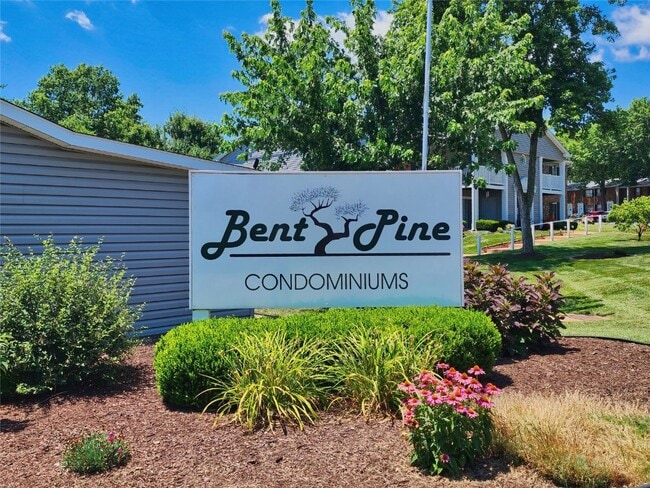 Building Photo - 9608 Bent Pine Dr