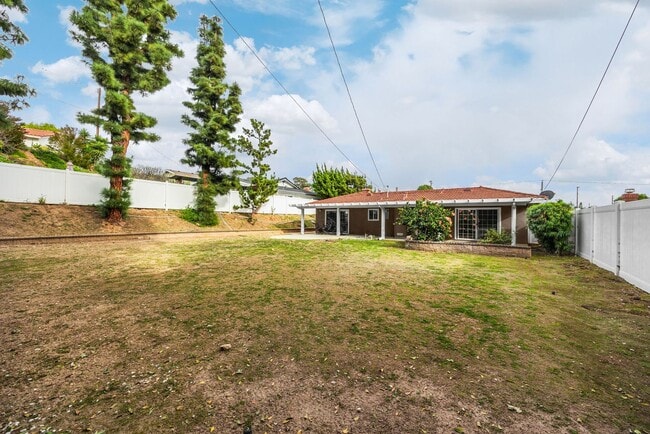 Building Photo - Adorable 4 Bed / 2 Bath Single Family Home