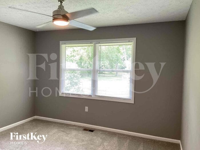 Building Photo - 816 Broadview Dr