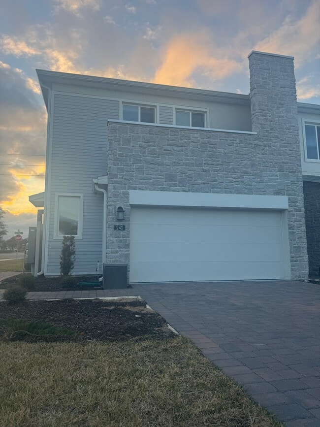 Building Photo - 240 Bogey Dr