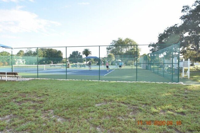 Building Photo - 706 Locarno Dr