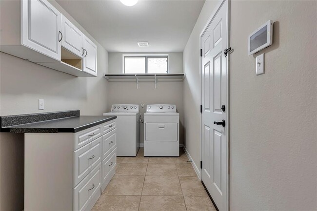 Building Photo - 209 Highland Horizon