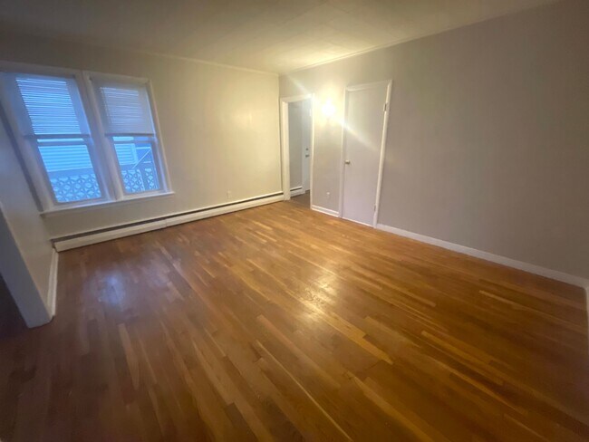 Building Photo - 187 Worcester St