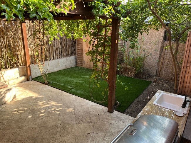 Building Photo - 1684 West Blvd