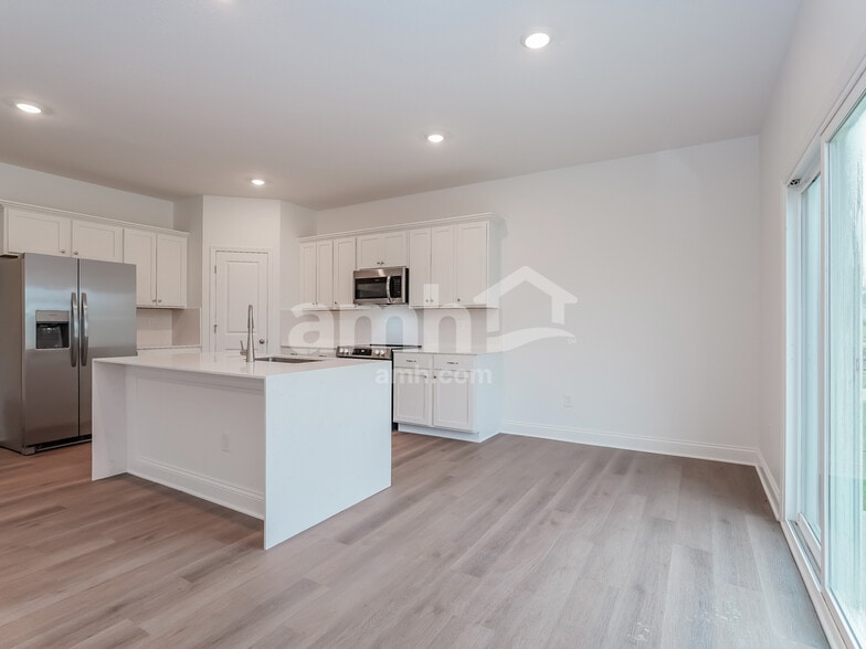 Building Photo - 406 Golden Maple Pl