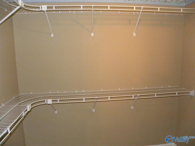 Building Photo - 102 Pam Cir