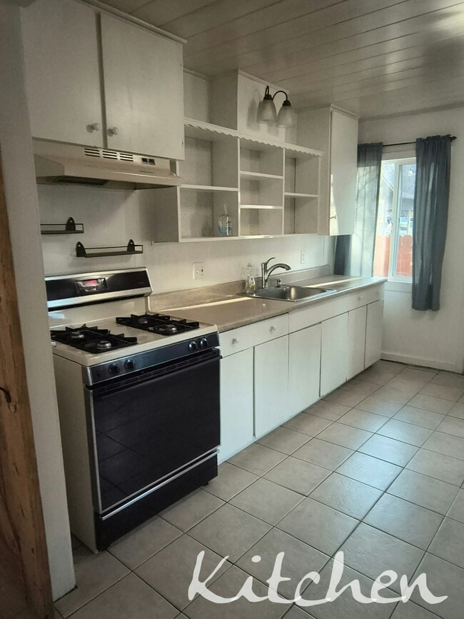 Building Photo - 2564 Elwood Ave