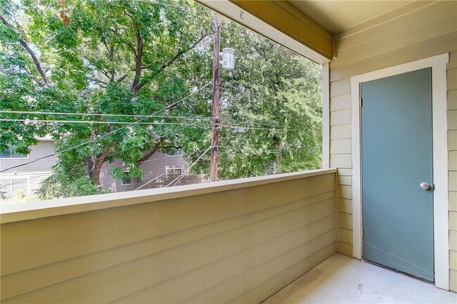 Building Photo - 808 W 29th St