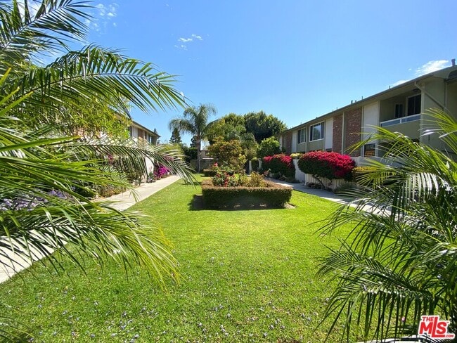 Building Photo - 5215 Sepulveda Blvd