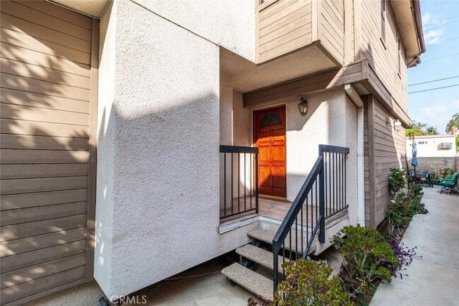 Building Photo - 514 N Isabel St