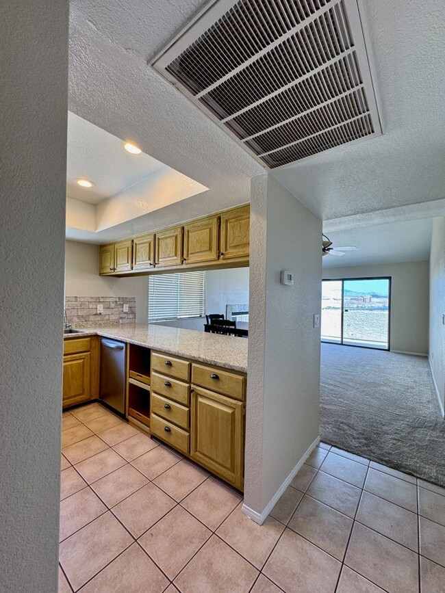 Building Photo - 3-Bedroom Condo with Spectacular Views in Riverview Bluffs