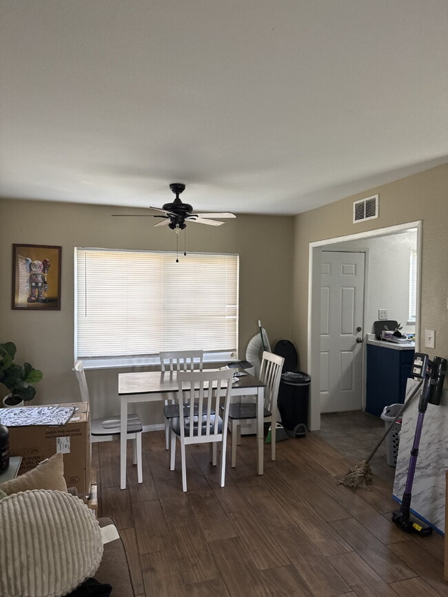 Building Photo - Don't miss out on this beautiful and spacious home!  Large back yard with detached workshop!